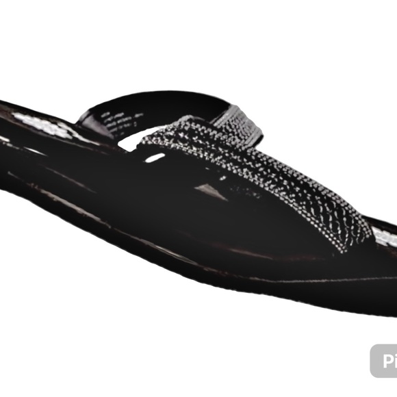 Yellow box flip flops Haylin color black medium width. NEW IN BOX - Picture 6 of 7